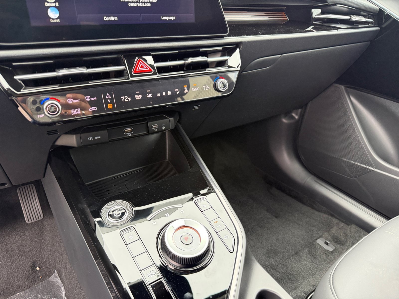New 2026 Snow White Pearl Kia WIND image 13