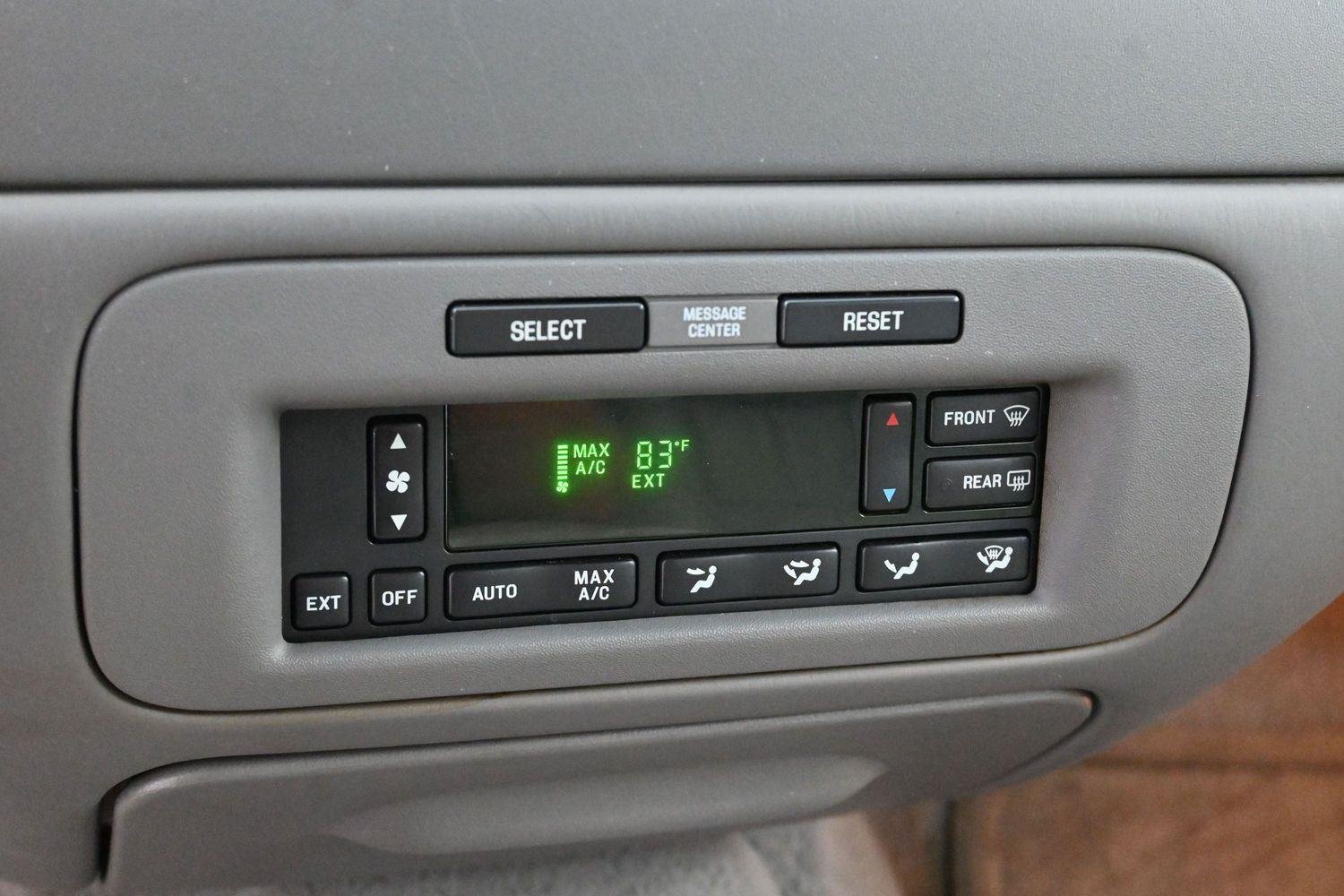 Used 2000  Lincoln Executive image 17