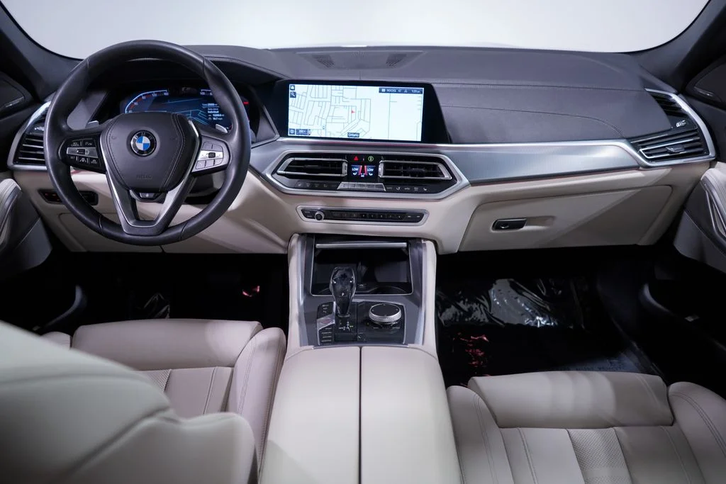 Used 2021 Dark Graphite BMW xDrive40i image 12