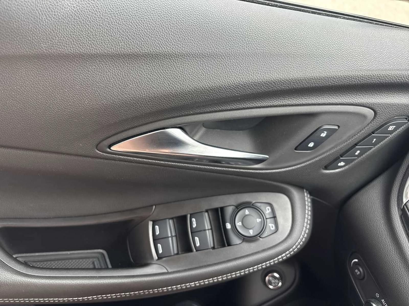 Used 2024 Cinnabar Metallic Buick Avenir image 21