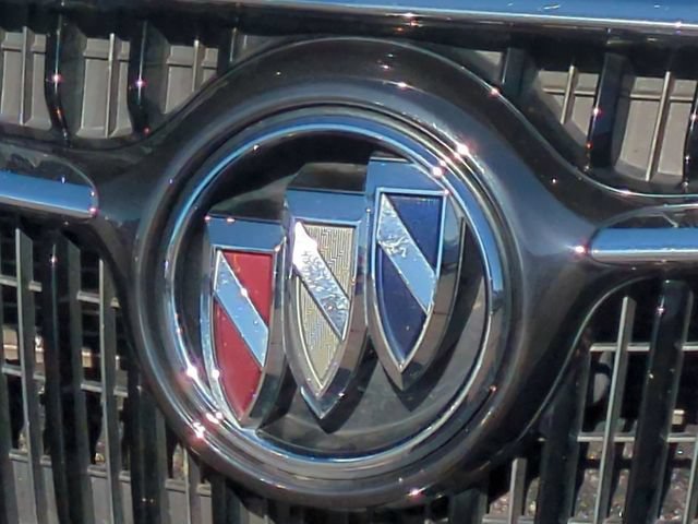 Used 2017 WHITE FROST TRICOAT Buick Essence image 33