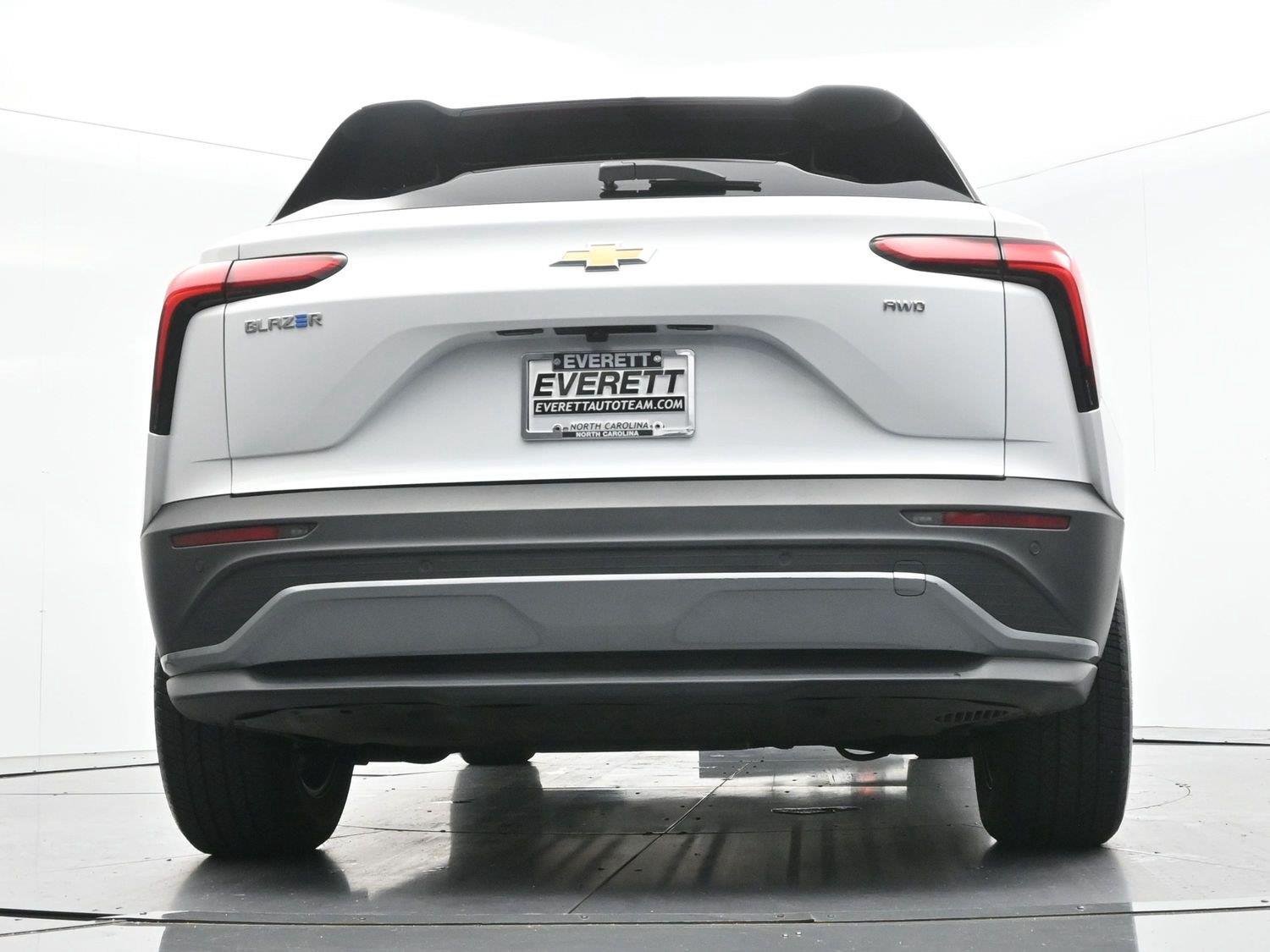 Used 2024 Summit White Chevrolet LT image 50