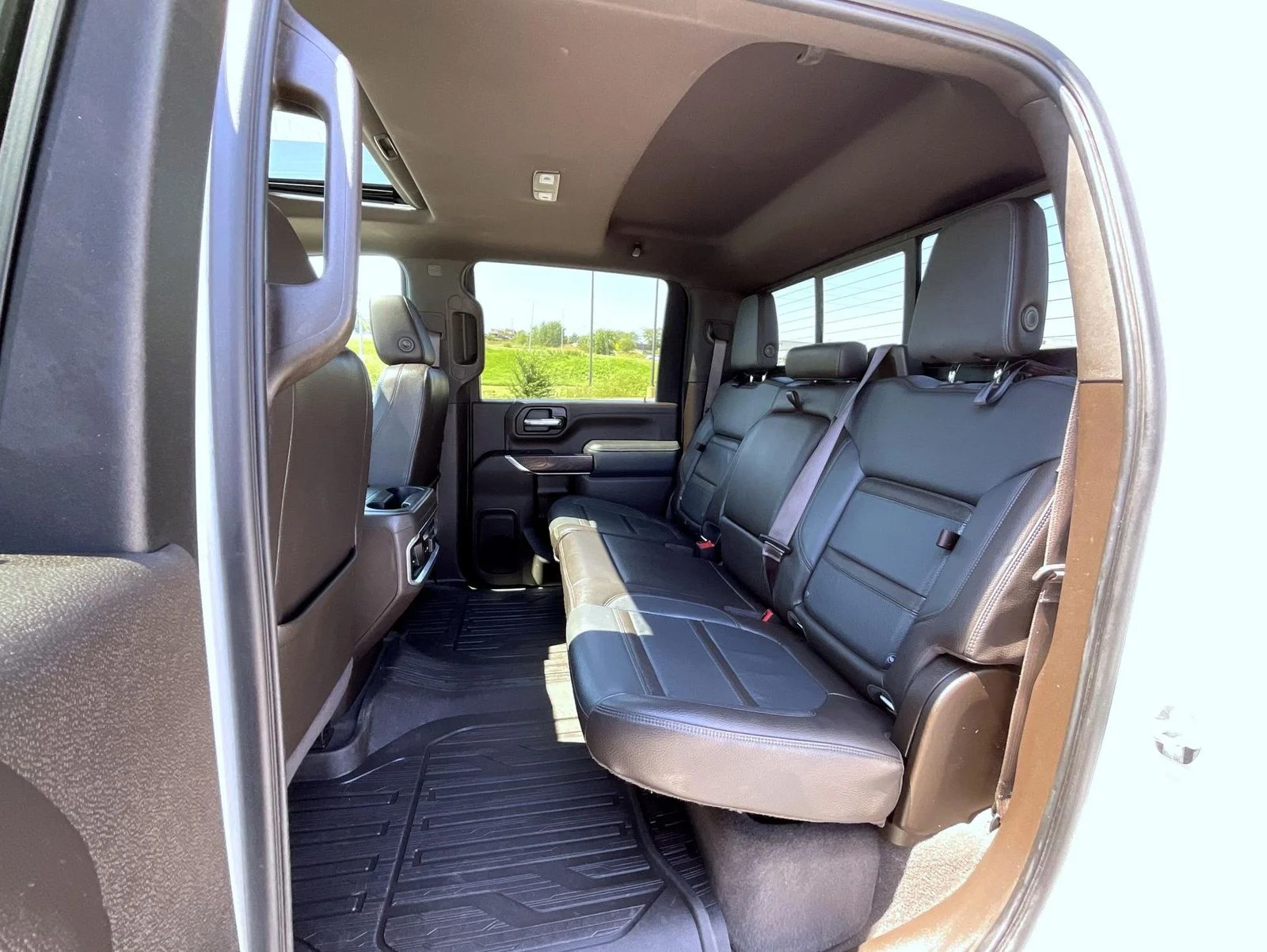 Used 2020 White GMC Denali image 19