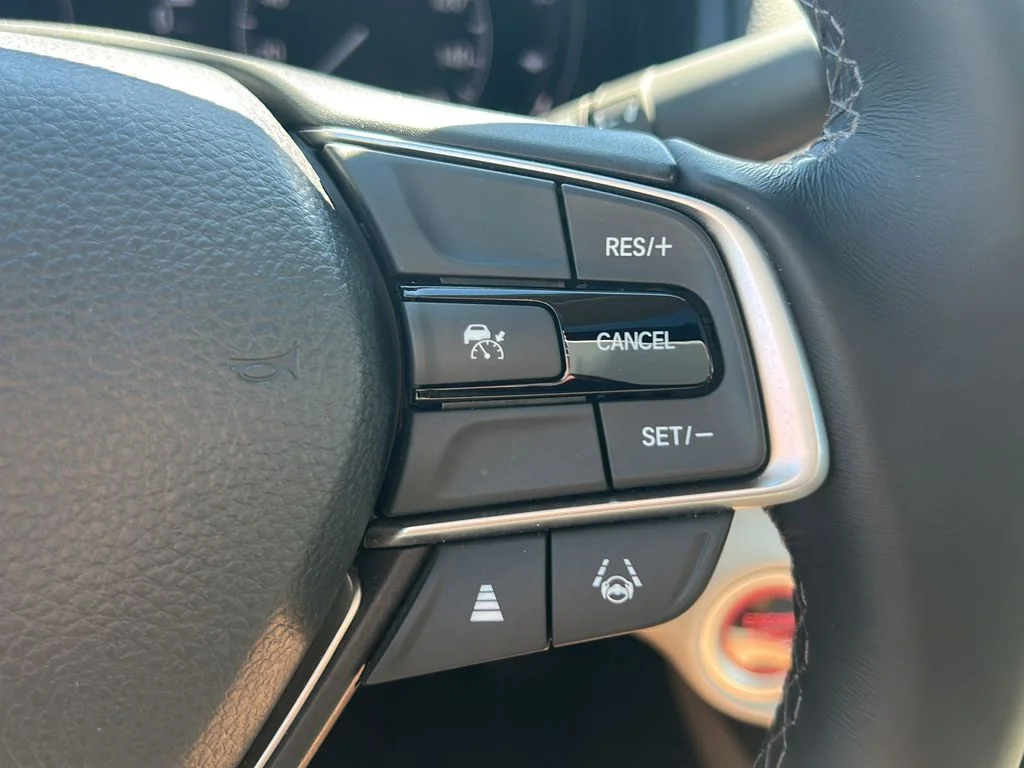 Used 2021 White Honda EX-L image 22