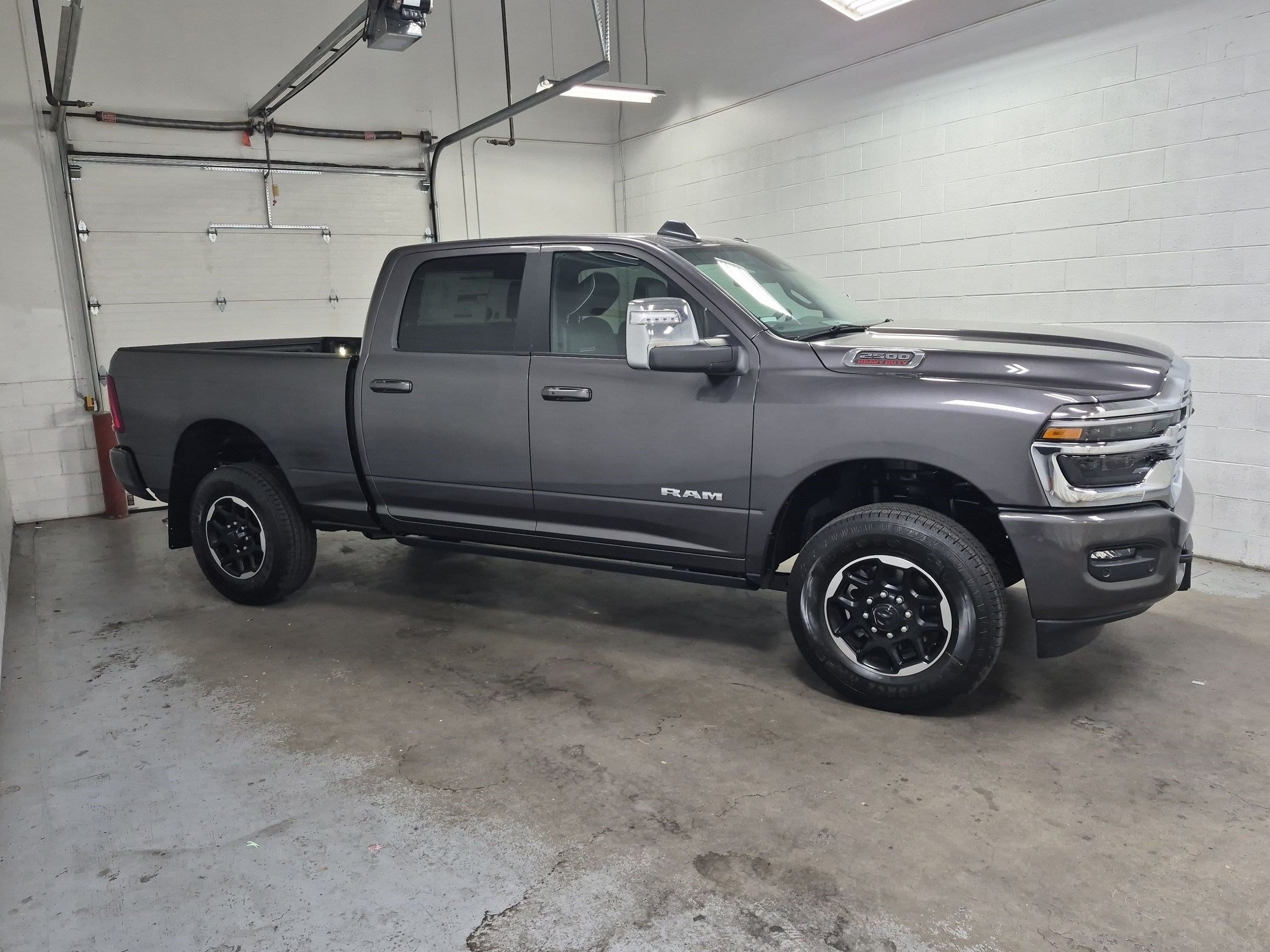 New 2026 Granite Crystal Metallic Clear-Coat Exterior Paint RAM Laramie image 3
