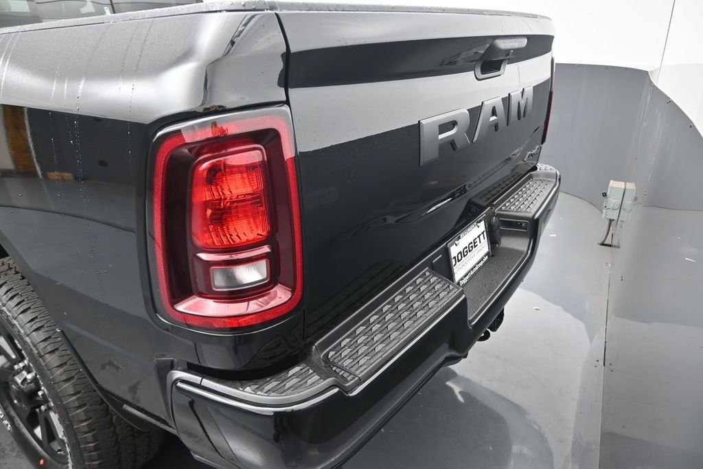 New 2026 Diamond Black Crystal Pearl-Coat Exterior Paint RAM Tradesman image 10
