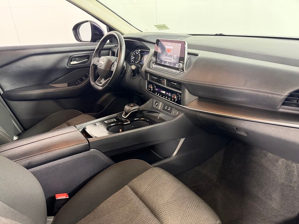 2025 Nissan Rogue SV - Photo 14
