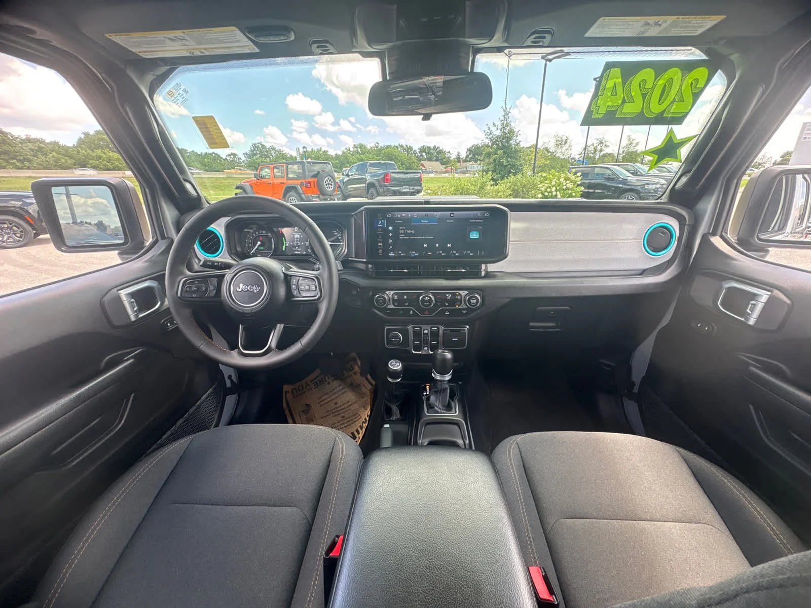 Used 2024 Silver Zynith Clearcoat Jeep Sport S image 18