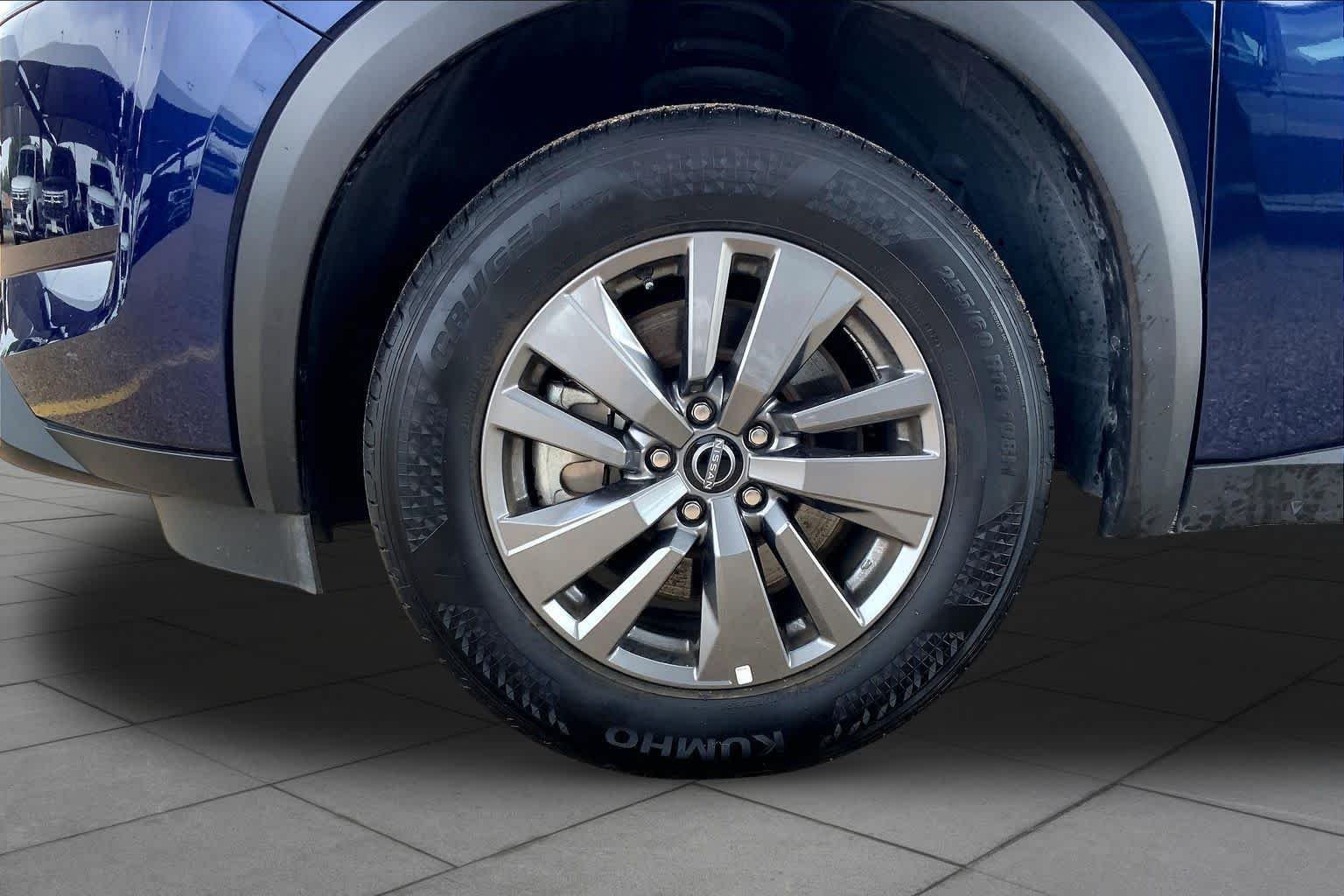 Used 2025 Deep Ocean Blue Pearl Nissan SV image 11