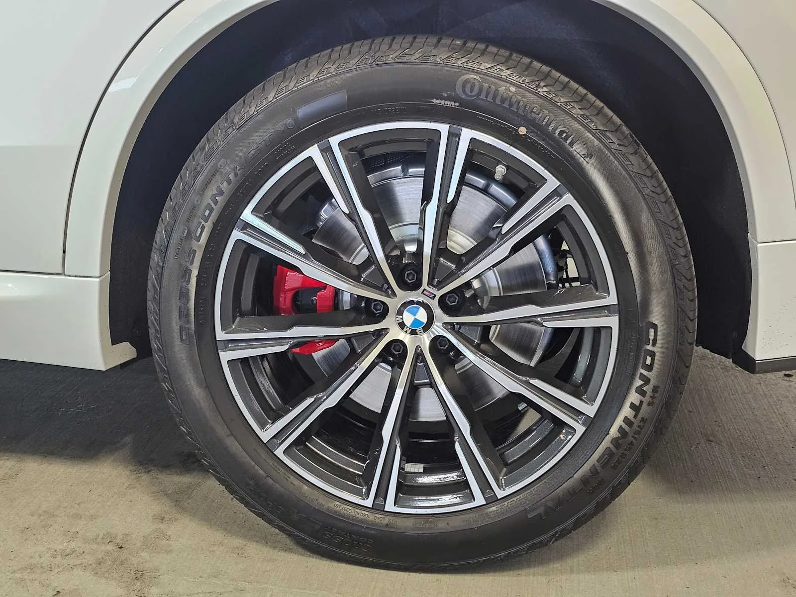 New 2026 Mineral White Metallic BMW xDrive50e image 8