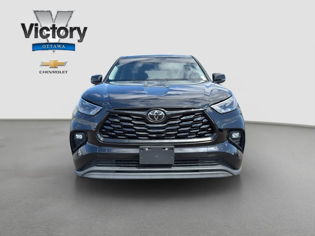Used 2023 Toyota Highlander LE with VIN 5TDKDRAH6PS044789 for sale in Kansas City