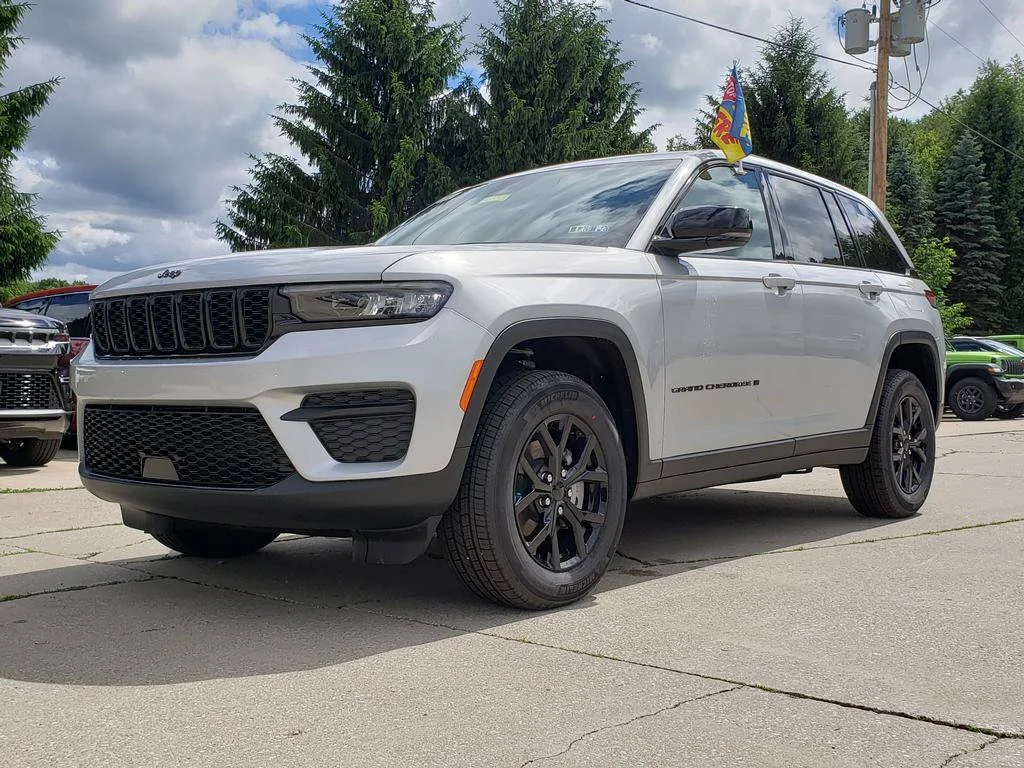 New 2025 Silver Zynith Exterior Paint Jeep  image 7