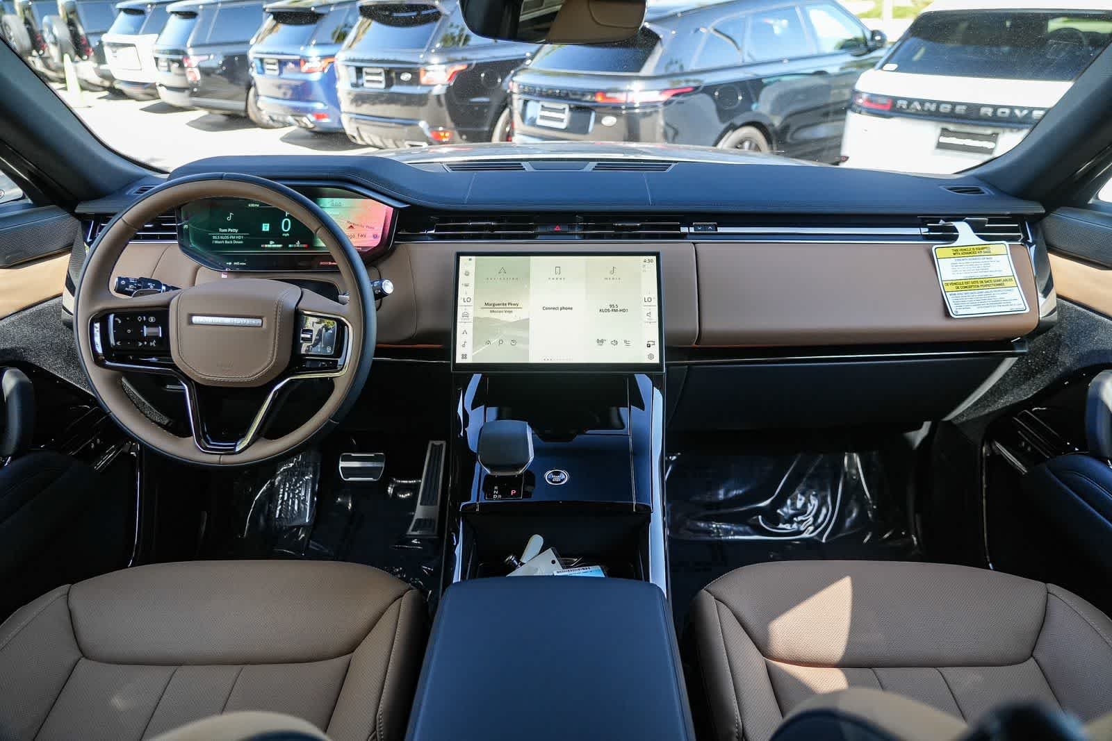New 2026 Giola Green Land Rover Dynamic SE image 12