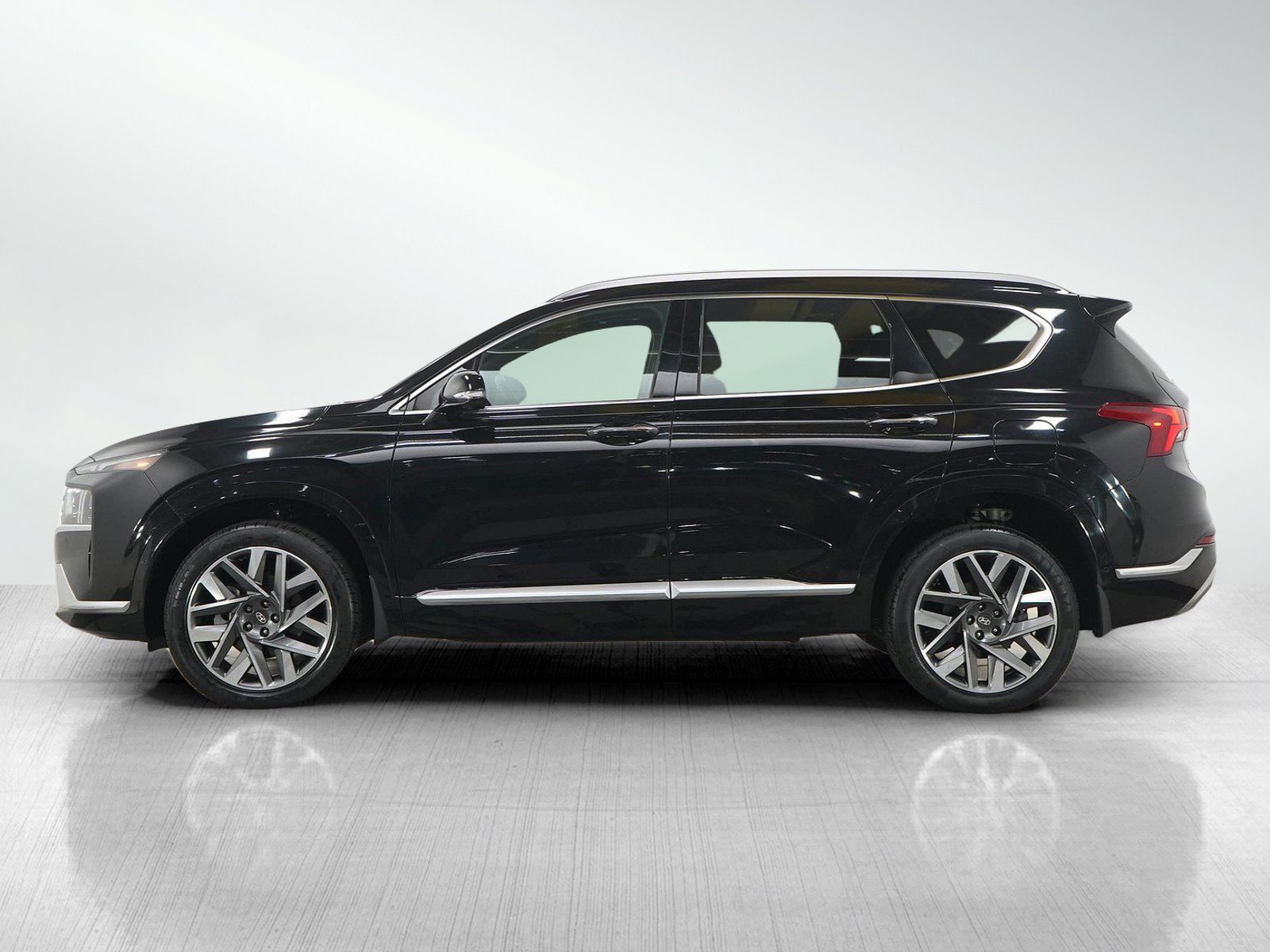 Used 2022 Hyundai Santa Fe Calligraphy with VIN 5NMS5DAL4NH390909 for sale in Minneapolis, Minnesota