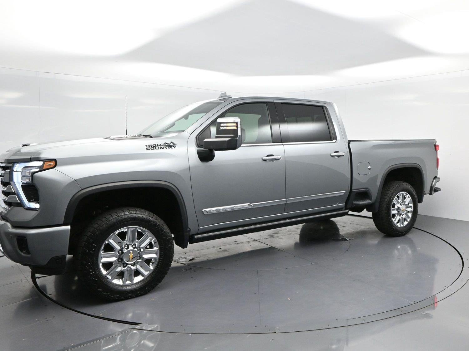 Used 2024 Sterling Gray Metallic Chevrolet High Country image 3