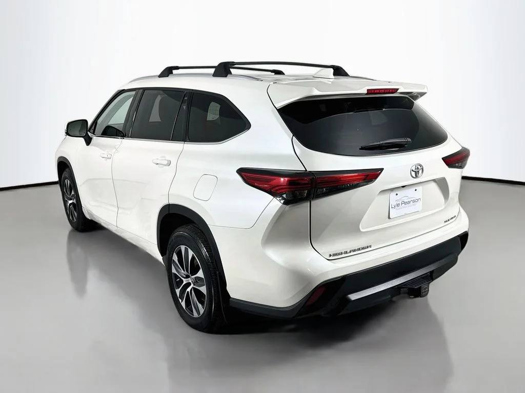 Used 2021 Blizzard Pearl Toyota XLE image 3