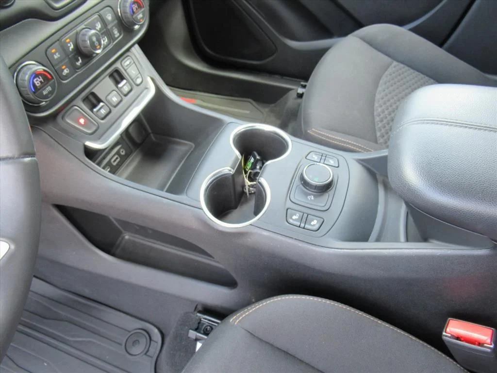 Used 2018 Silver GMC SLE image 17