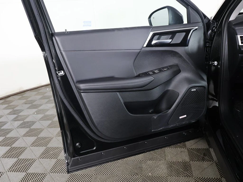 New 2026 Black Mitsubishi SE image 22