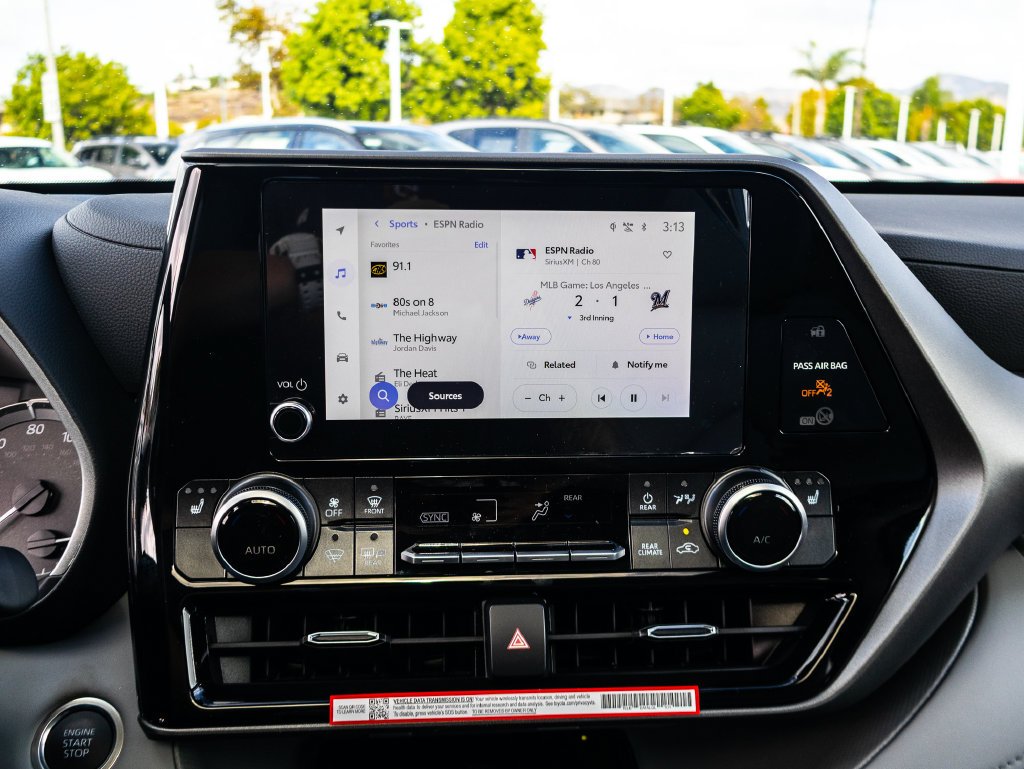 New 2026 Wind Chill Pearl <sup>1</sup> Toyota  XLE image 27