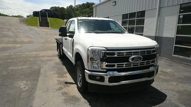 New 2026 Oxford White Ford F-350® XL image 3