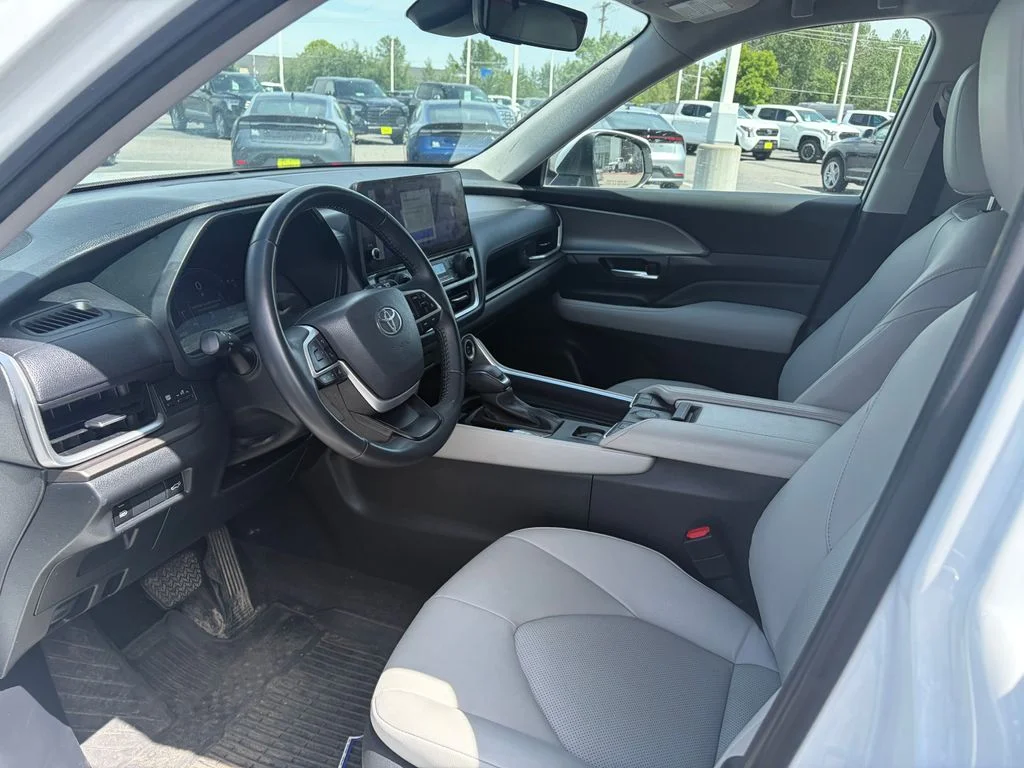 Used 2024 Beige Toyota XLE image 2