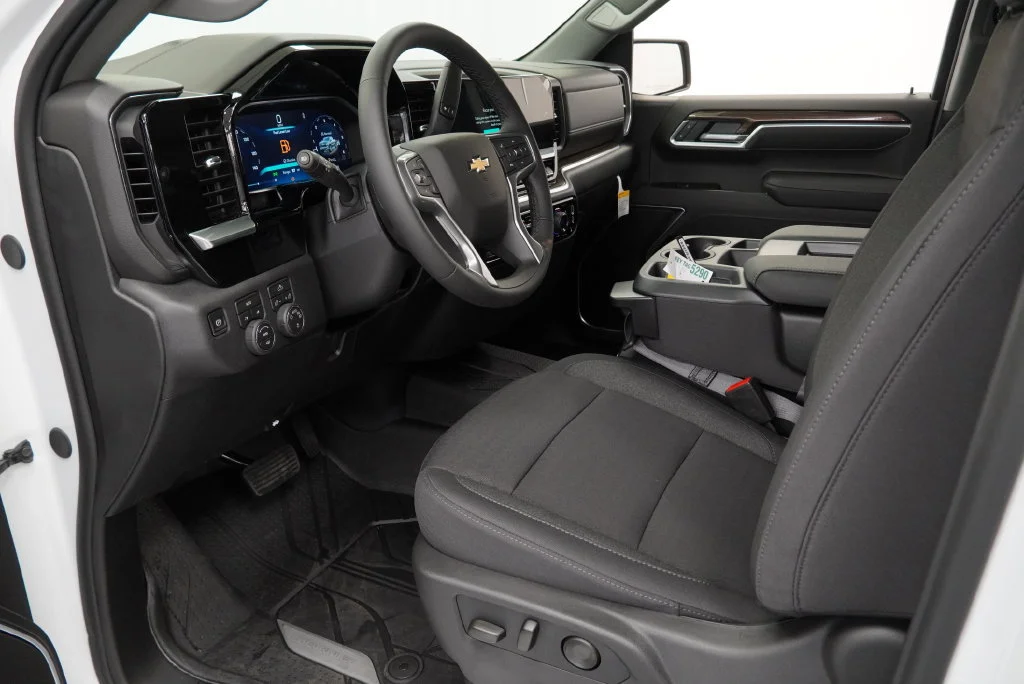 New 2026 Summit White Chevrolet LT image 19