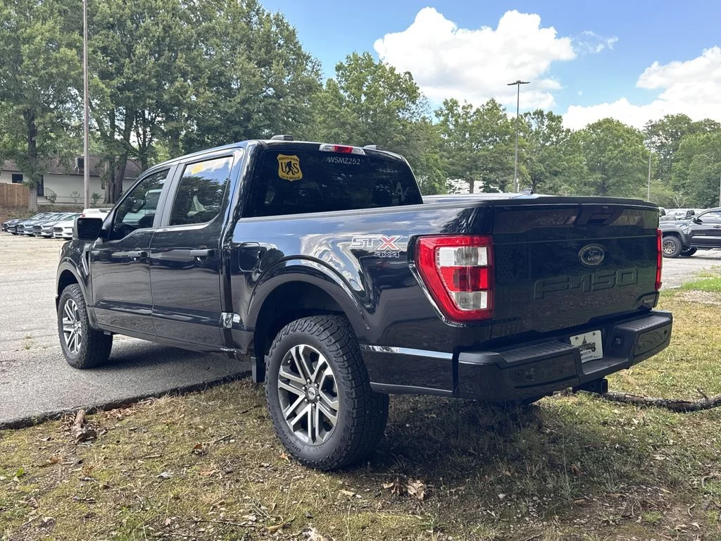 Used 2021 Black Ford XL image 5