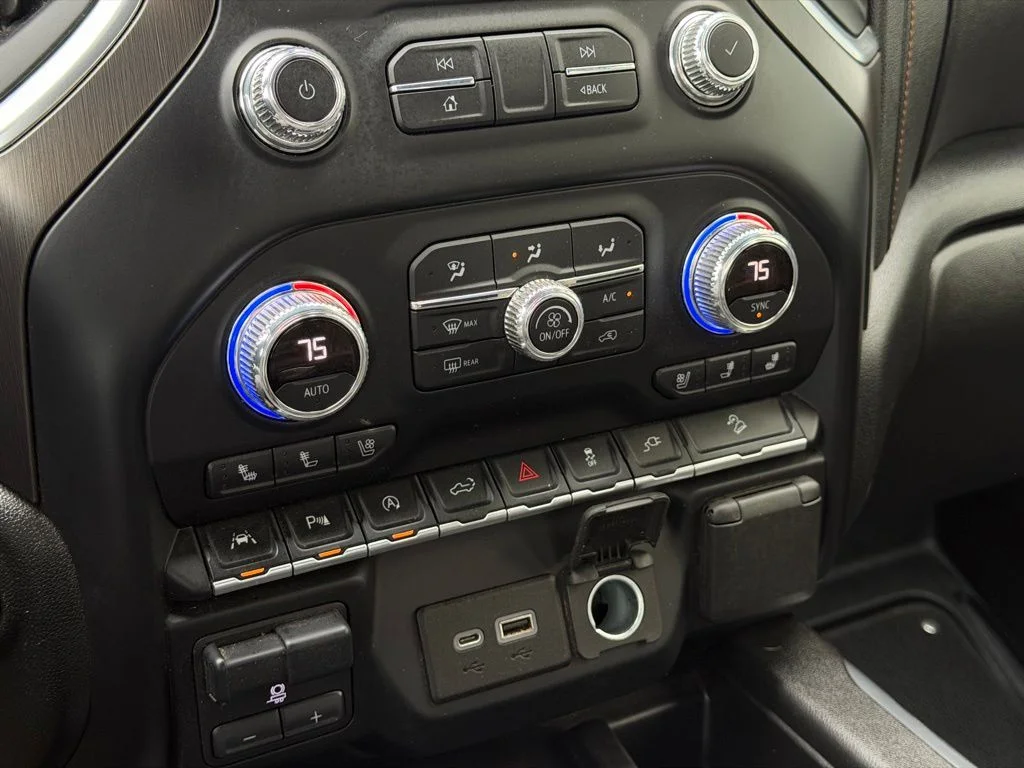 Used 2021 White GMC AT4 image 13