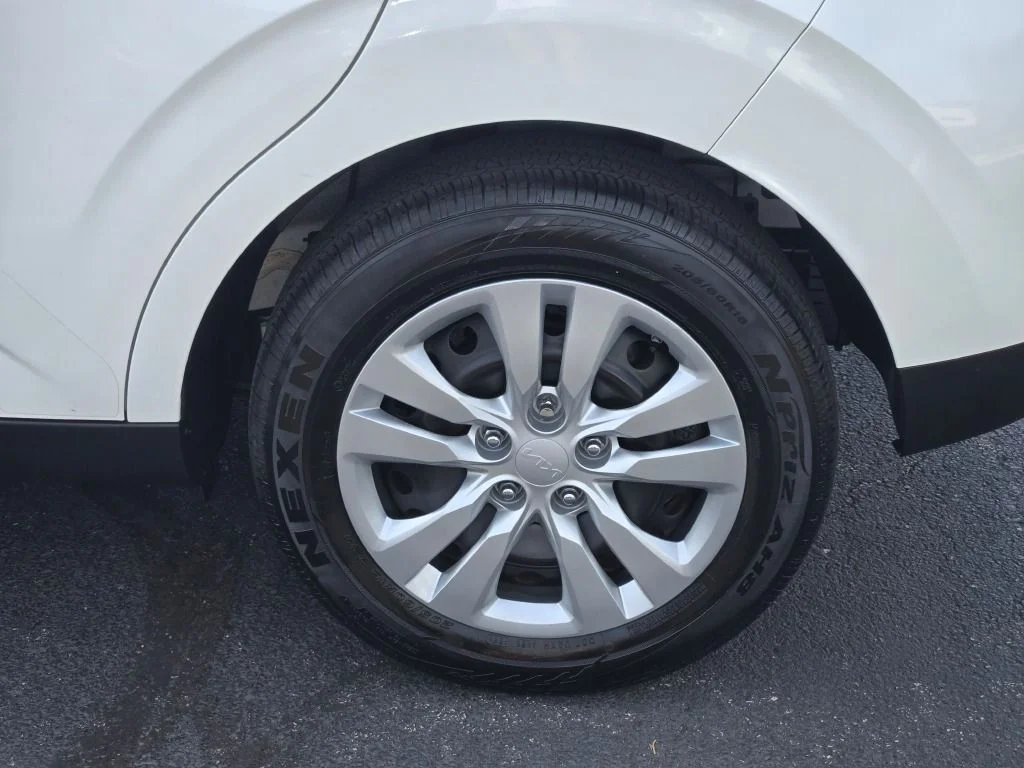Used 2025 White Kia LX image 14
