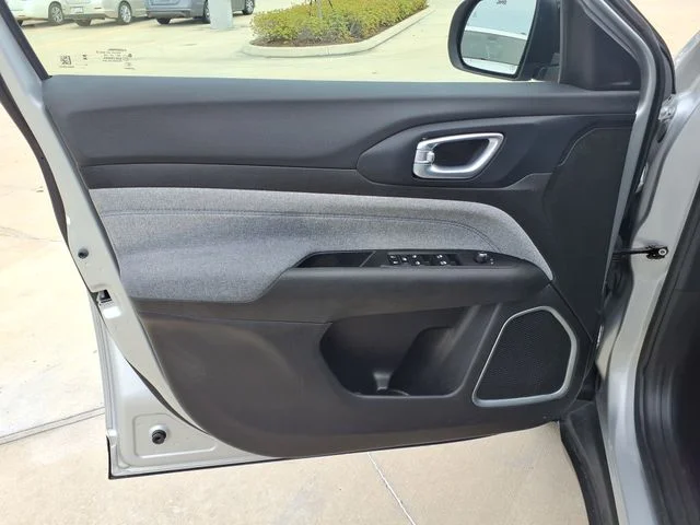Used 2025 Silver Jeep Latitude image 22