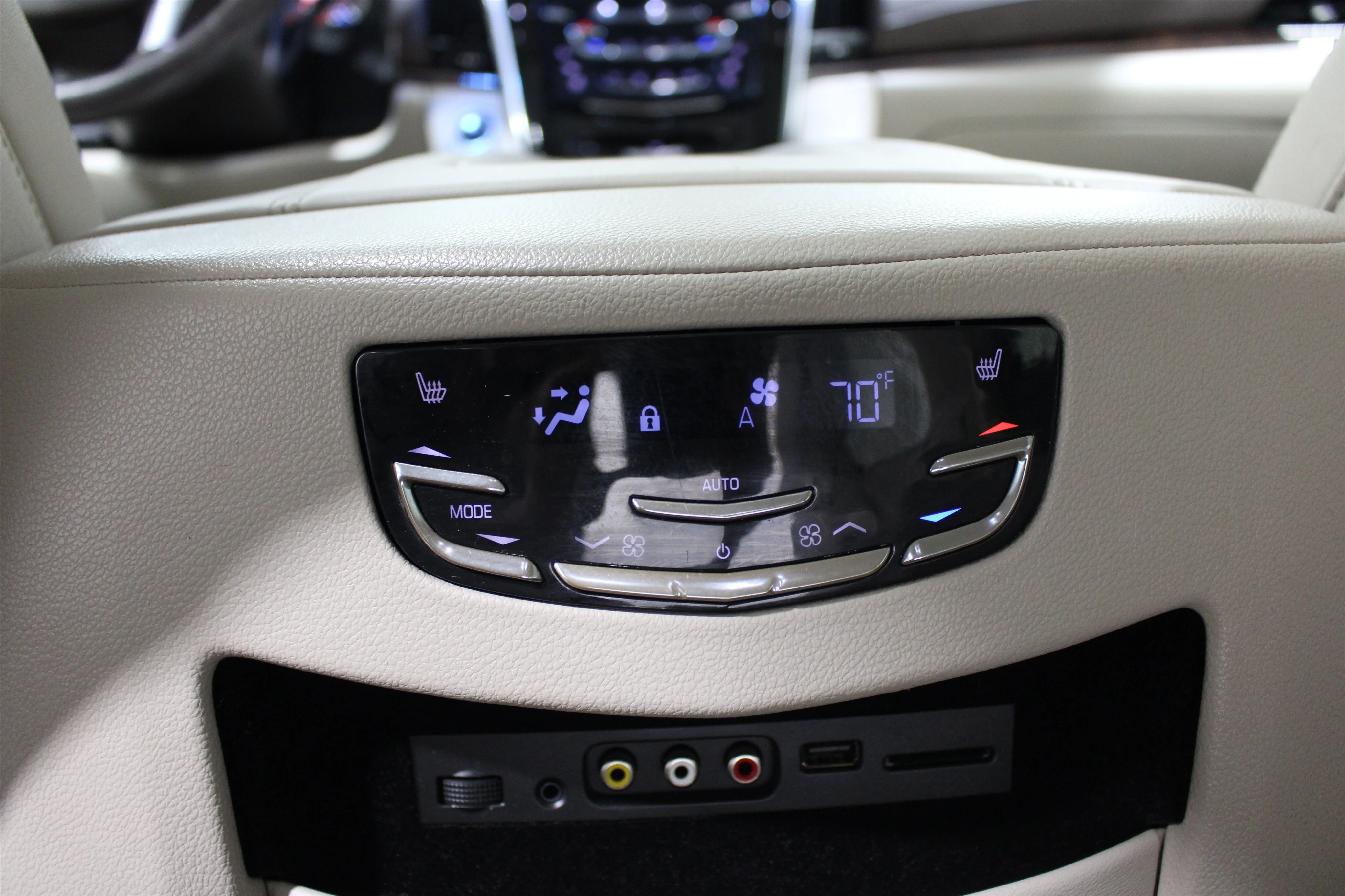 2016 Cadillac Escalade Luxury - Photo 22