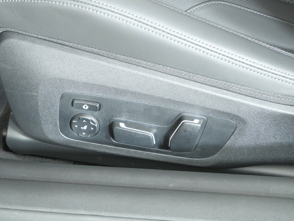 Used 2026 White BMW Base image 34