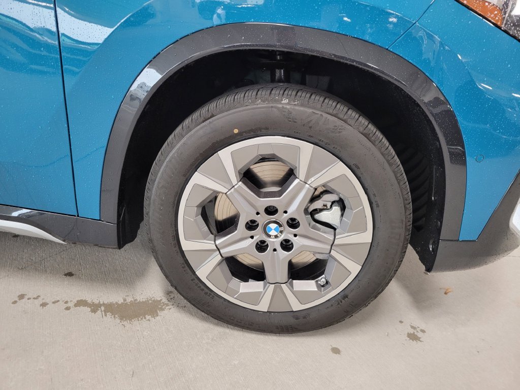 Certified Used 2025 Blue Bay Lagoon Metallic BMW xDrive28i image 4