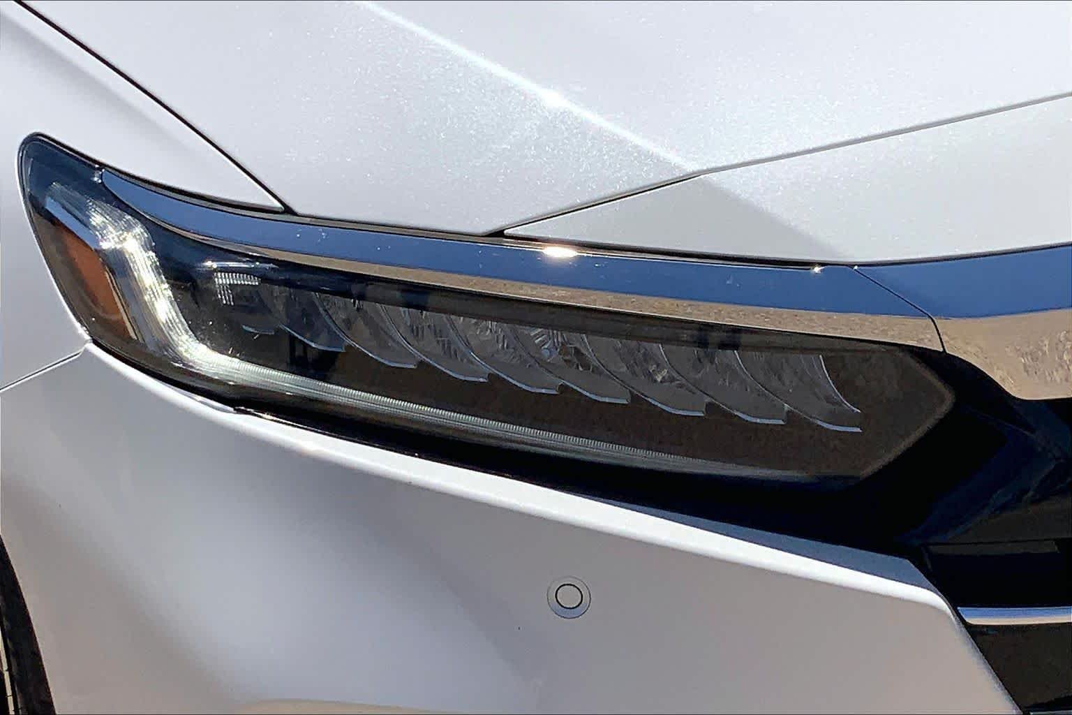 Used 2021 Platinum White Pearl Honda Touring image 28