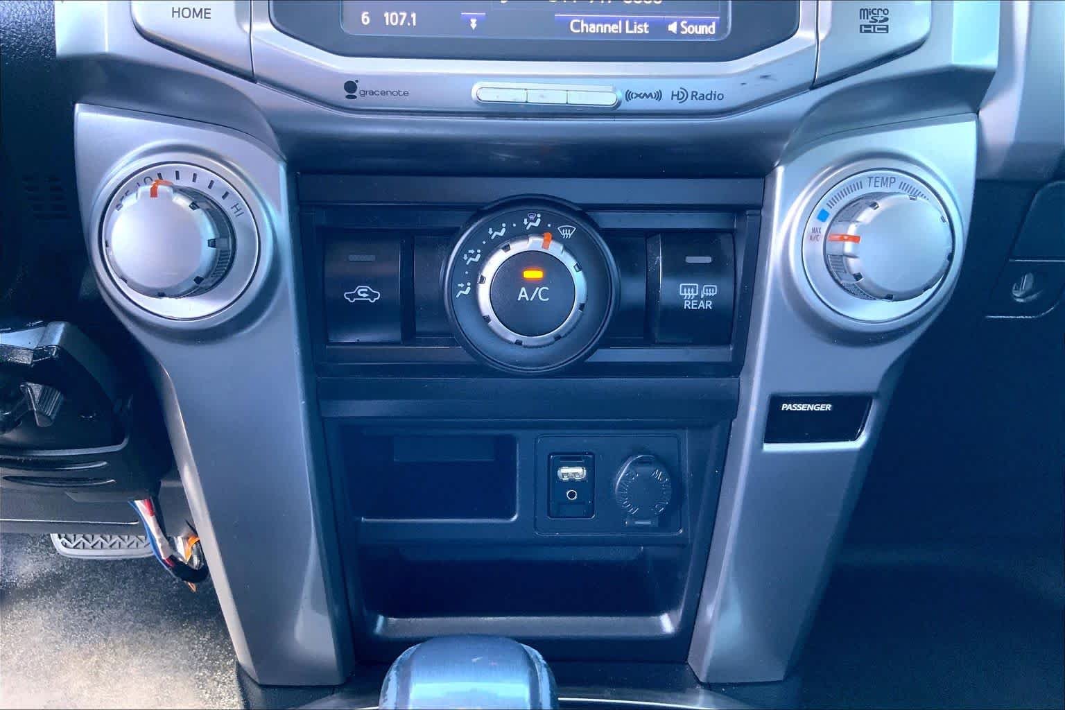 Used 2018 Nautical Blue Metallic Toyota SR5 Premium image 34