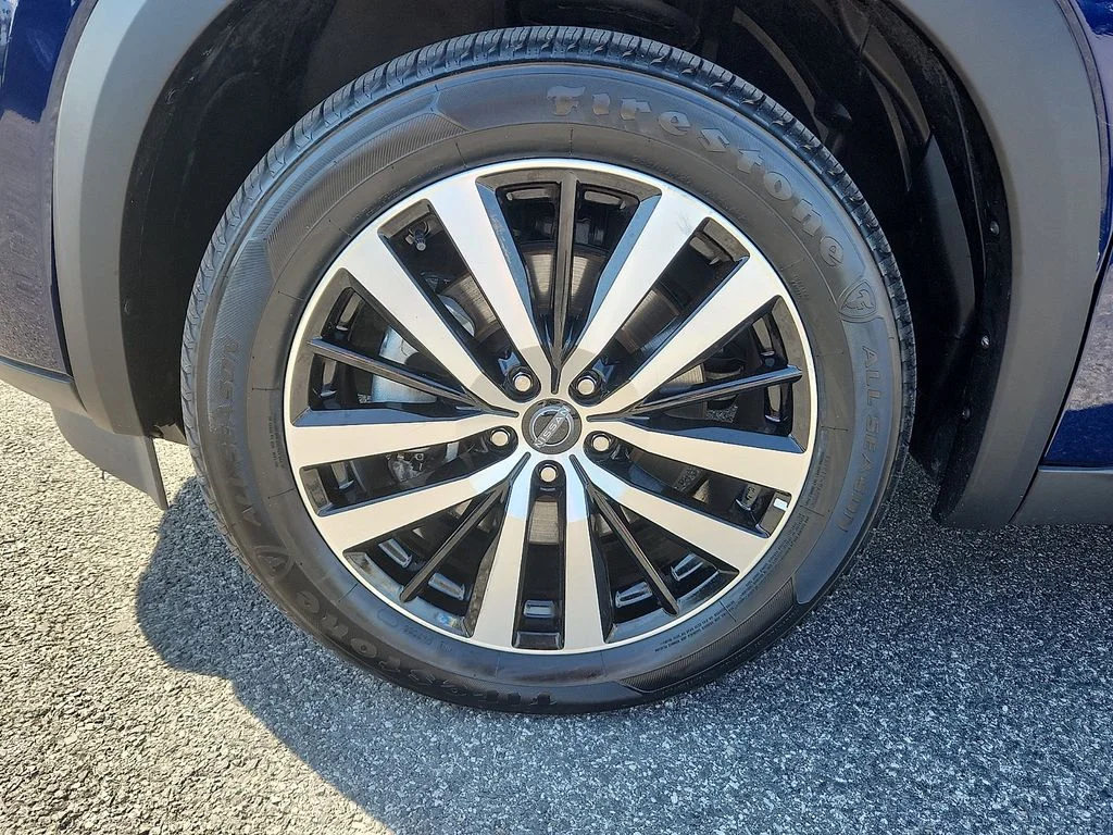 Used 2023 Blue Nissan Platinum image 8