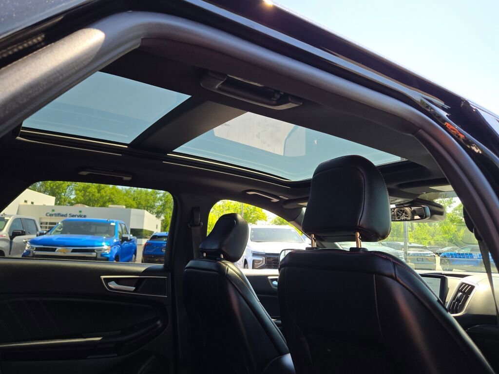 Used 2023 Black Ford SEL image 10