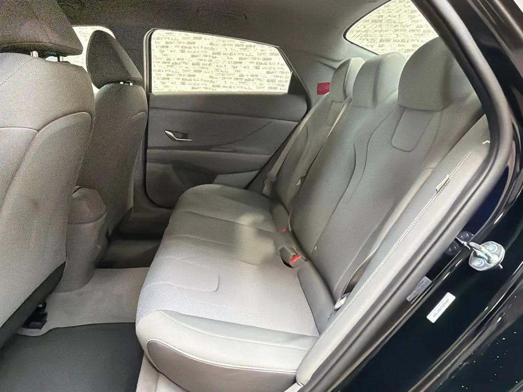 New 2026 Abyss Black Hyundai SE image 13