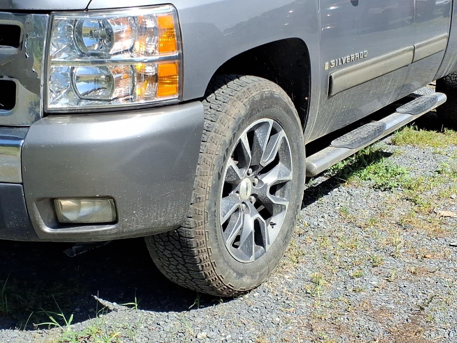Used 2009 Graystone Metallic Chevrolet LT image 3