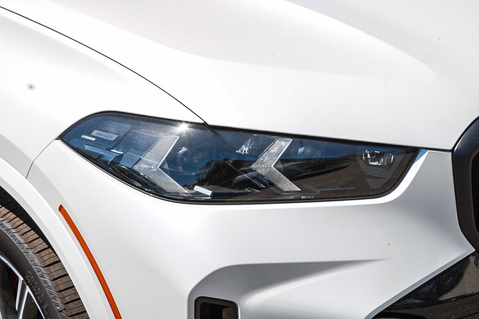 Used 2024 Mineral White Metallic BMW xDrive40i image 7