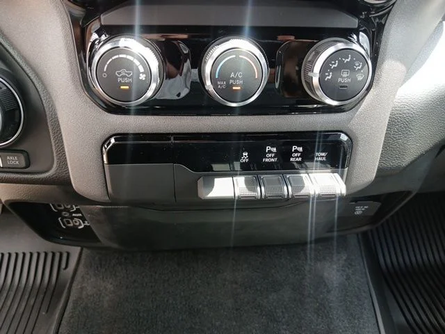 New 2026 Granite Crystal Metallic Clearcoat RAM Warlock image 37
