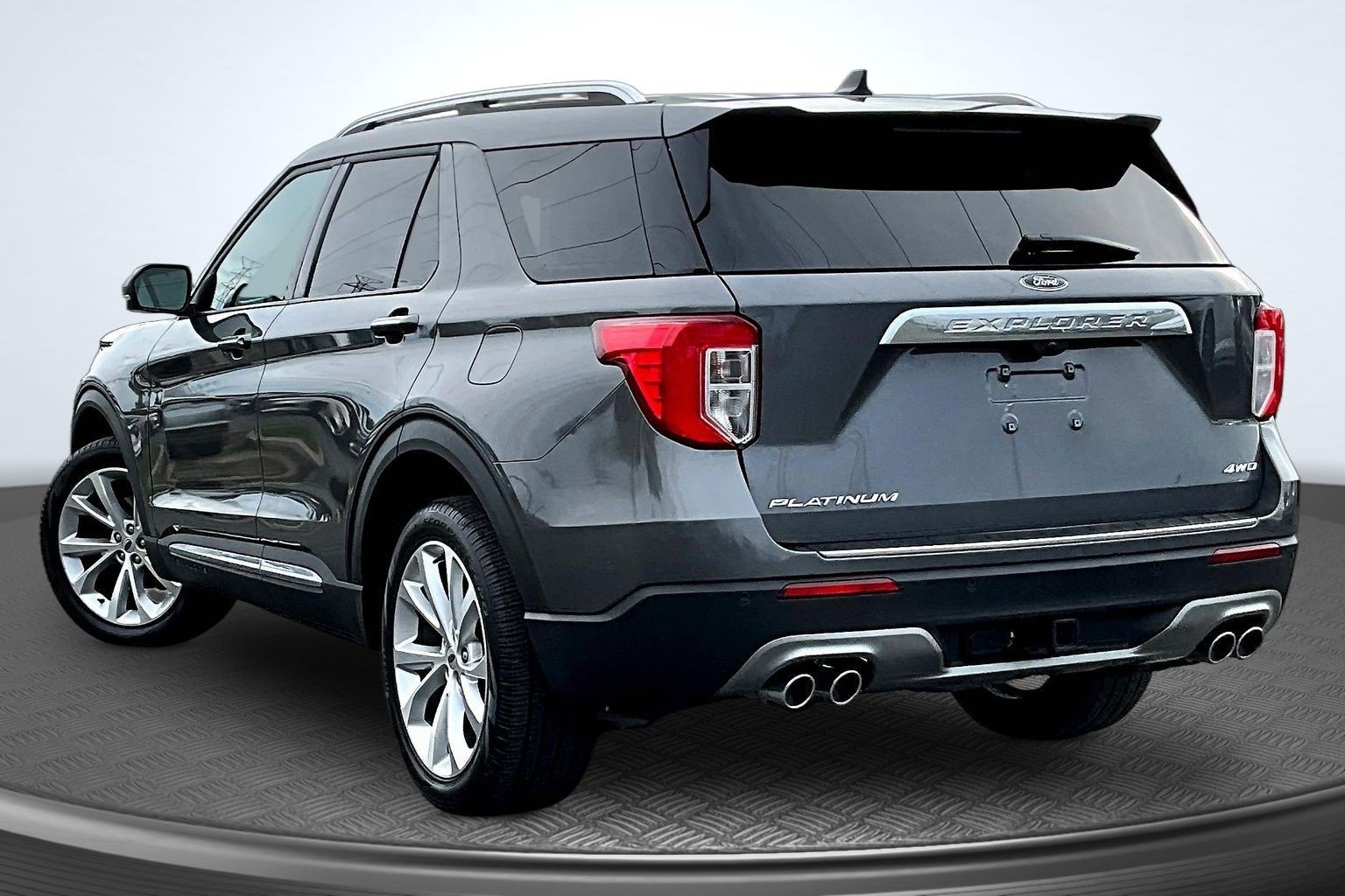 Used 2024 Gray Ford Platinum image 3