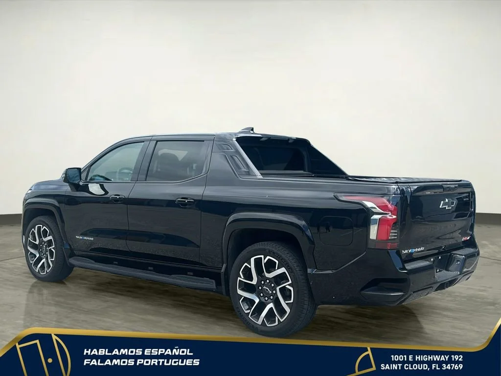 Used 2025 Black Chevrolet RST - Max Range image 4