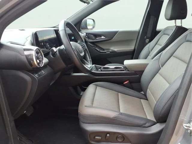 Used 2025 Sterling Gray Metallic Chevrolet LT image 18