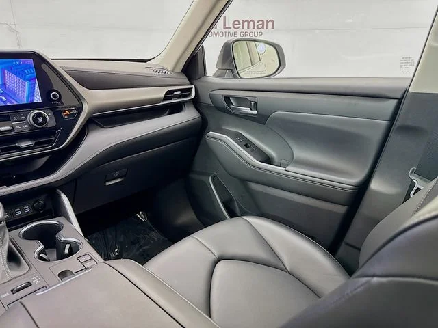 2023 Toyota Highlander XLE - Photo 24