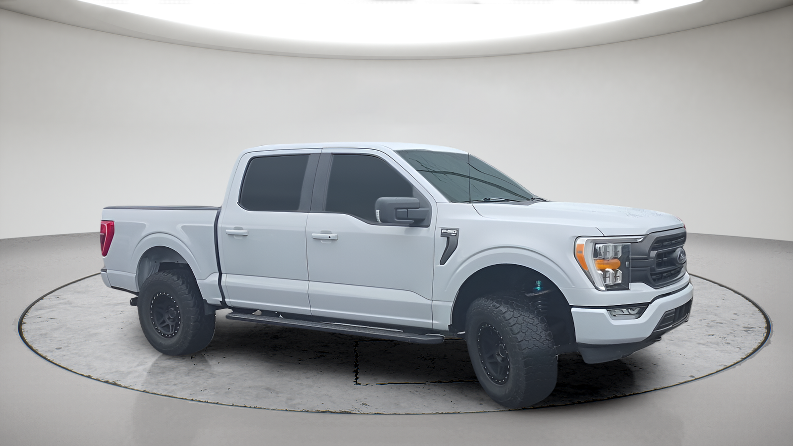 Used 2021 Space White Metallic Ford XLT image 4