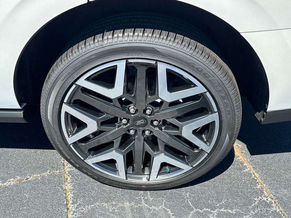 New 2026 White Ford Platinum image 21
