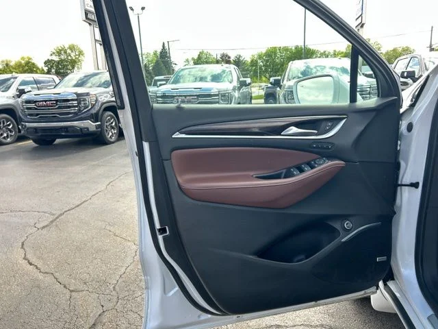 Used 2020 White Buick Avenir image 29