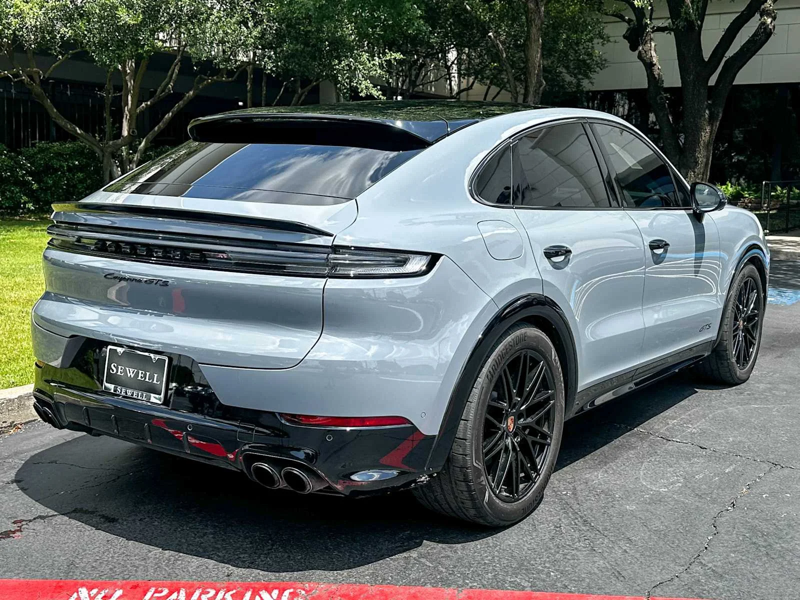 Used 2025  Porsche GTS image 4