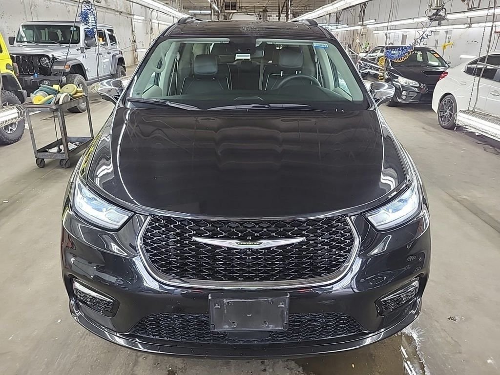 Used 2023 Black Chrysler Limited image 10
